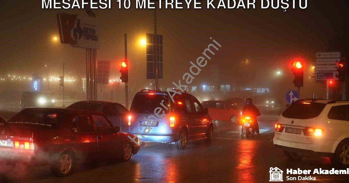 "Denizli'de Yoğun Sis Alarmı: Görüş Mesafesi 10 Metreye Kadar Düştü" başlıklı haber için fotorealist