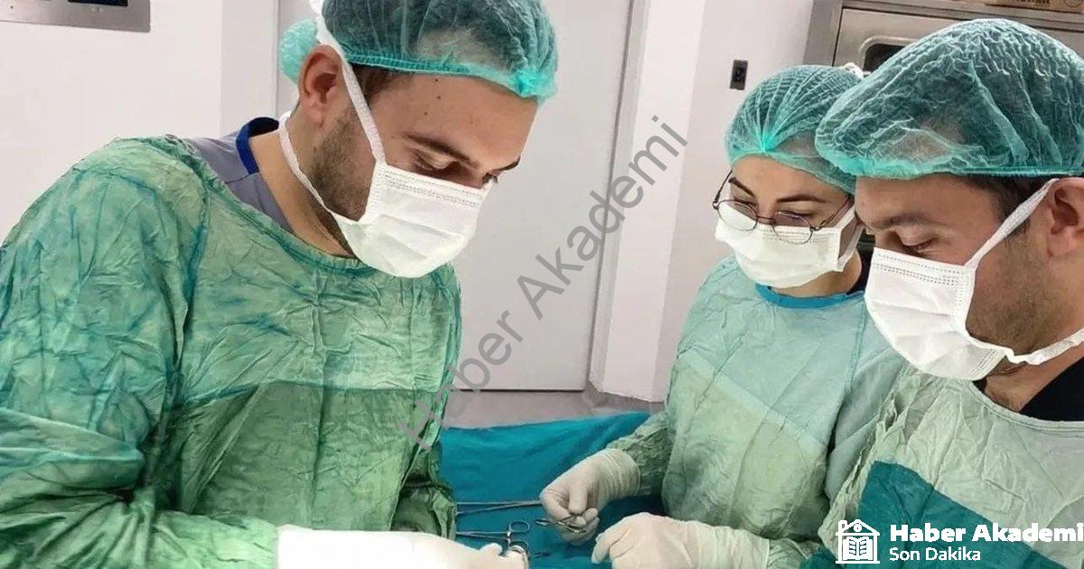 "Şuhut Devlet Hastanesi'nde Cerrahi Başarı: İlk Kez Uygulanan Yöntemle Şifa" başlıklı haber için fot